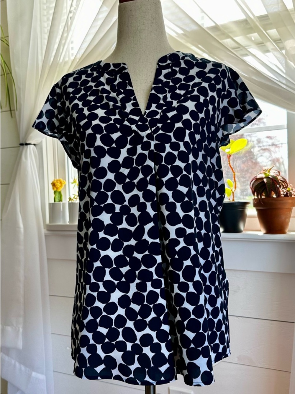 Calvin Klein Tallia Flutter Sleeve Blouse. Navy and white polka dot. 
Size: S
